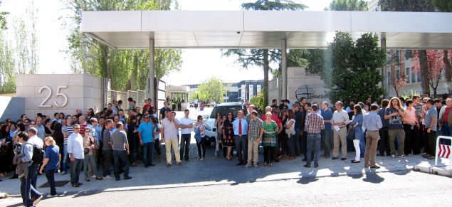 250 trabajadores se concentraron para manifestarse con motivo del cuarto ERE en tres años./ Comite de empresa Unión Editorial